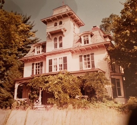 Englewood house as seen from the front yard in a vintage photo from the late 20th century.